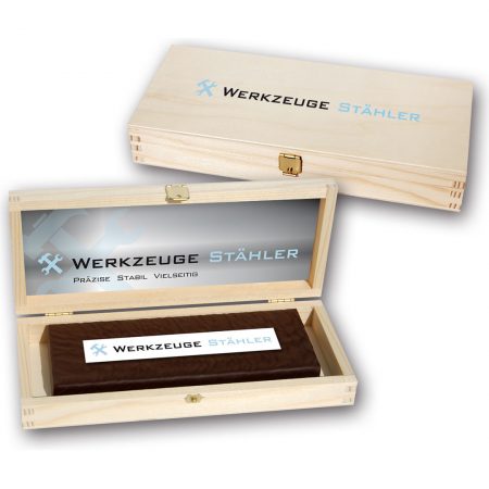 Torte mit Marzipanlogo