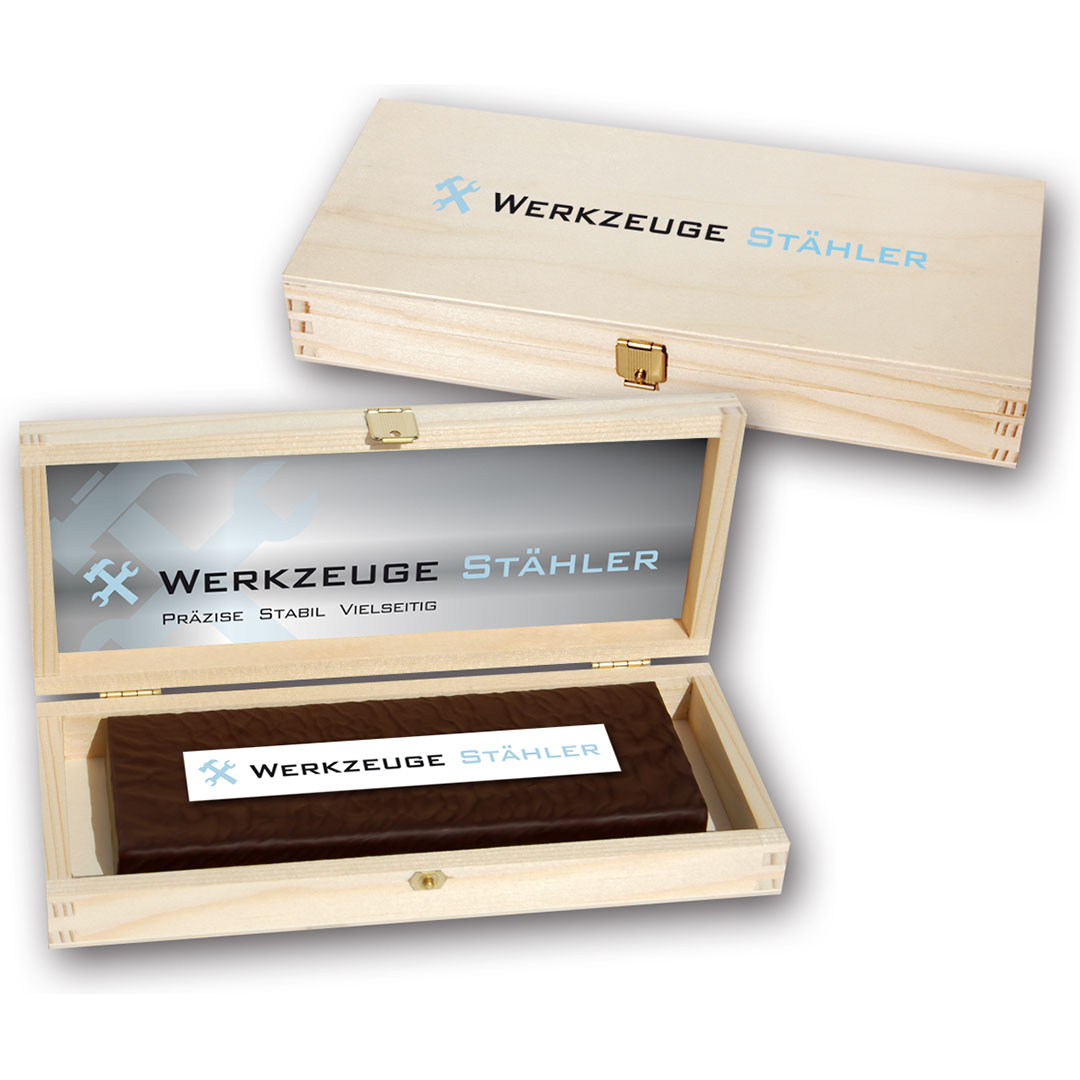 Torte mit Marzipanlogo