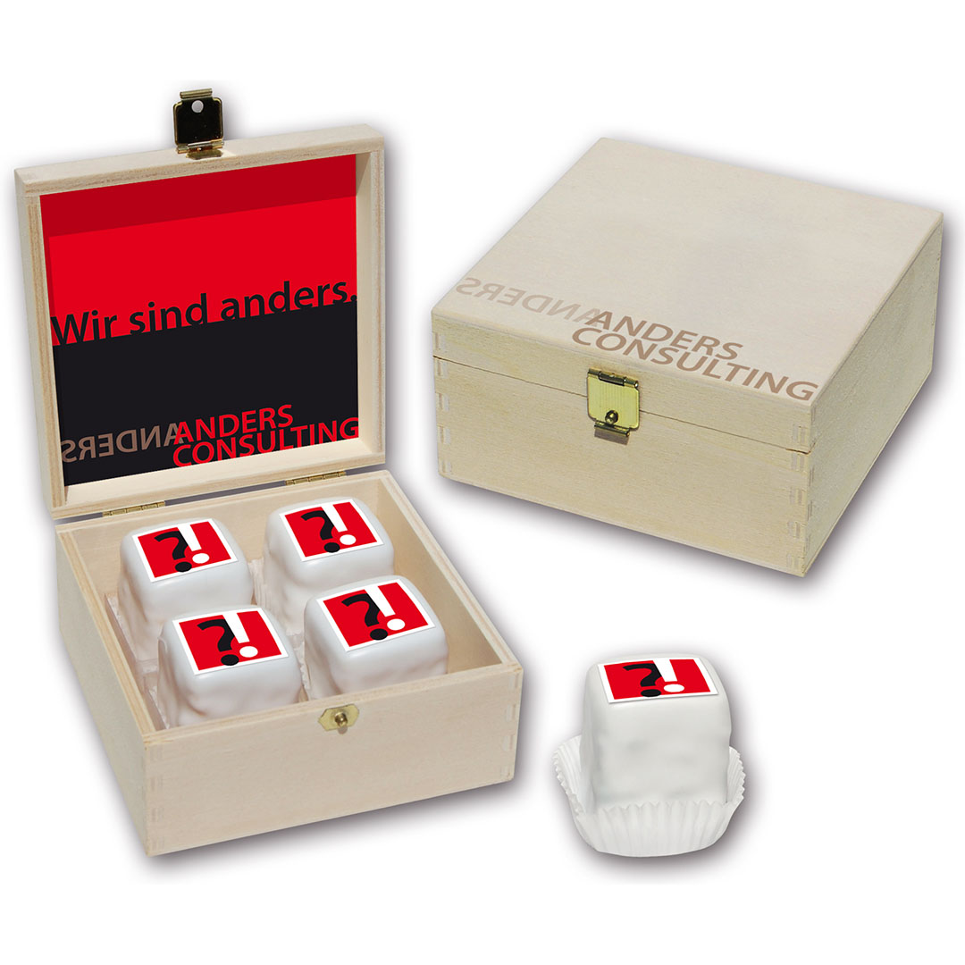 Petit fours mit Logo in Schmuckholzkiste